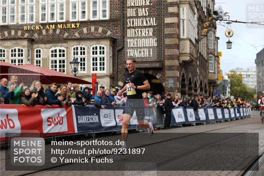 05.10.2025 - 20. swb-Marathon Bremen Yannick Fuchs http://msf.ph/oto/9231897 05.10.2025 10:28:25 Ziel 33 meine-sportfotos.de