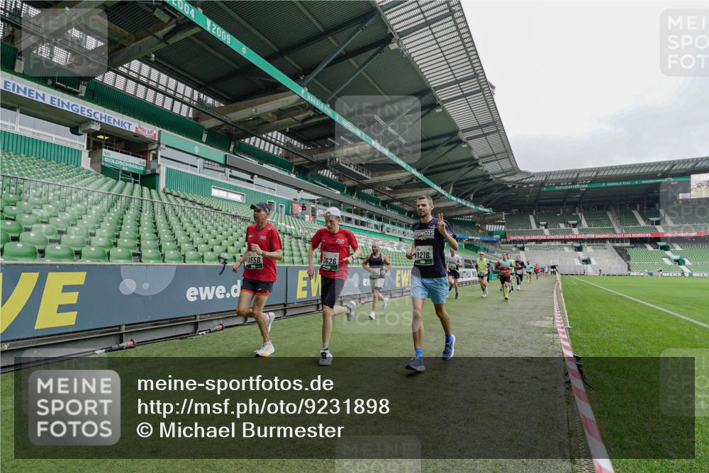05.10.2025 - 20. swb-Marathon Bremen Michael Burmester http://msf.ph/oto/9231898 05.10.2025 12:52:04 Laufen im Stadion 750, 754, 914, 1029, 1064, 1120, 1314, 1550, 1552, 1748, 1911, 1926, 2279, 2283, 2350, 2447, 2595, 3033, 3041, 3178, 3626, 4260, 4362, 4652, 4687, 4781, 5068, 5108, 5416, 5459, 5675, 5847, 5910, 6367, 6773, 7012, 7031, 7293, 7313, 7419, 7713, 8066, 8218, 8534, 8558, 8682, 8701, 8740, 8780, 9115, 503, 1064, 1499, 1577, 1701, 1909, 2350, 2493, 2526, 3267, 3661, 4032, 4104, 4654, 5551, 6066, 6210, 6775, 7723 meine-sportfotos.de