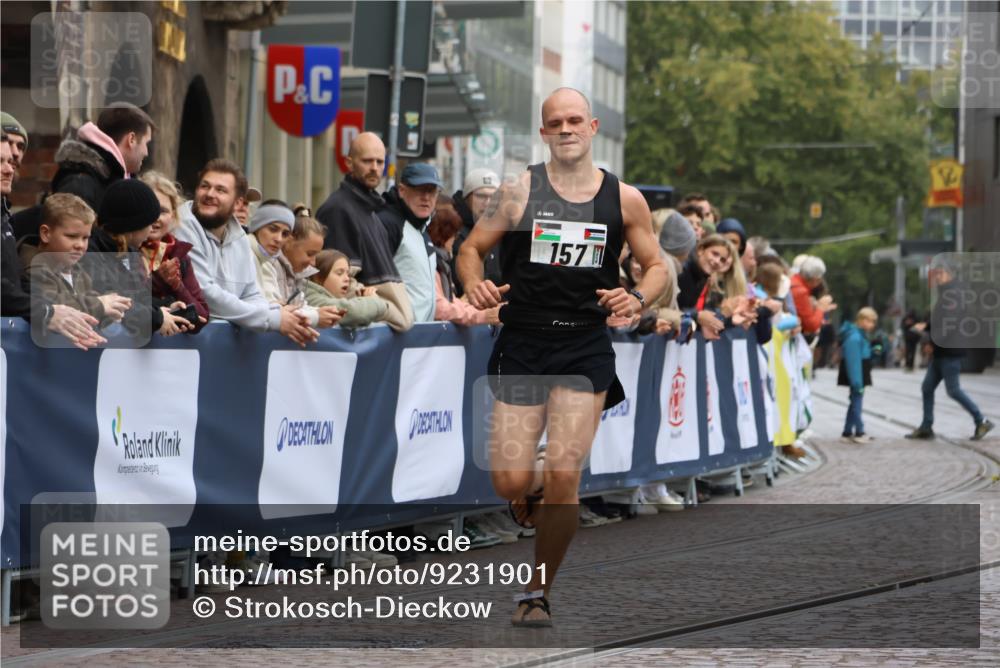 05.10.2025 - 20. swb-Marathon Bremen Strokosch-Dieckow http://msf.ph/oto/9231901 05.10.2025 12:31:13 Ziel 157 meine-sportfotos.de