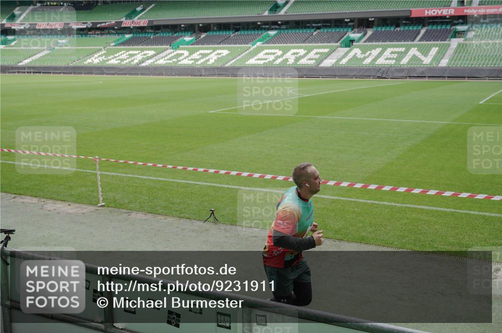 05.10.2025 - 20. swb-Marathon Bremen Michael Burmester http://msf.ph/oto/9231911 05.10.2025 10:30:33 Laufen im Stadion 7202, 7733, 9199, 9209, 9214, 9230, 9240, 9251, 9255, 9259, 9261, 9299, 9317, 9333, 9399, 9435, 9452, 9482, 9501, 9645, 9658, 9663, 9676, 9787, 9803, 9832, 9888, 9894, 9906, 9966, 9975, 9987, 10022, 10043, 10066, 10159, 10221, 10224, 10227, 10241, 10246, 10251, 10254, 10346, 10376, 10378, 10380, 10392, 10432, 10443, 10507, 10548, 10556, 10581, 10584, 10625, 10673, 10781, 10873, 10923, 11091, 11177, 11298, 11319, 9014, 9369, 9578, 9579, 9658, 10170, 10923, 10932 meine-sportfotos.de