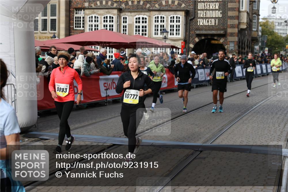 05.10.2025 - 20. swb-Marathon Bremen Yannick Fuchs http://msf.ph/oto/9231915 05.10.2025 11:03:09 Ziel 9229, 9644, 9661, 9662, 9893, 10777, 10876, 11312, 11376, 11735 meine-sportfotos.de