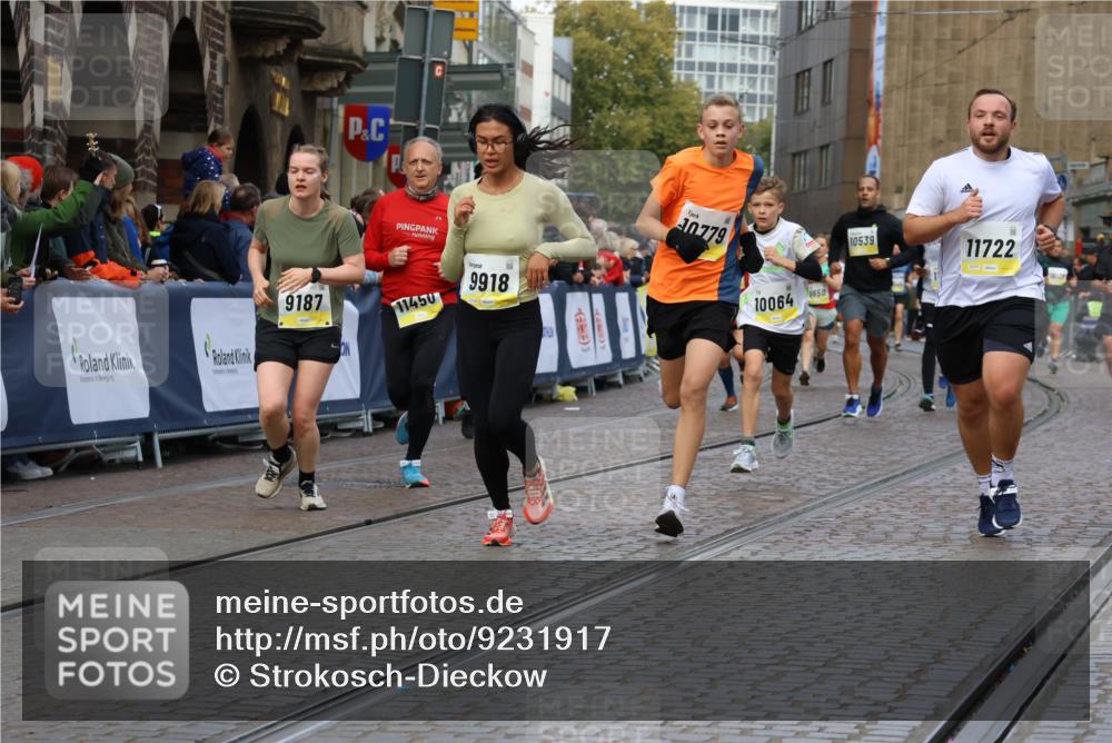05.10.2025 - 20. swb-Marathon Bremen Strokosch-Dieckow http://msf.ph/oto/9231917 05.10.2025 10:52:59 Ziel 9187, 9650, 9918, 10064, 10128, 10539, 10779, 10955, 11259, 11398, 11411, 11450, 11722 meine-sportfotos.de