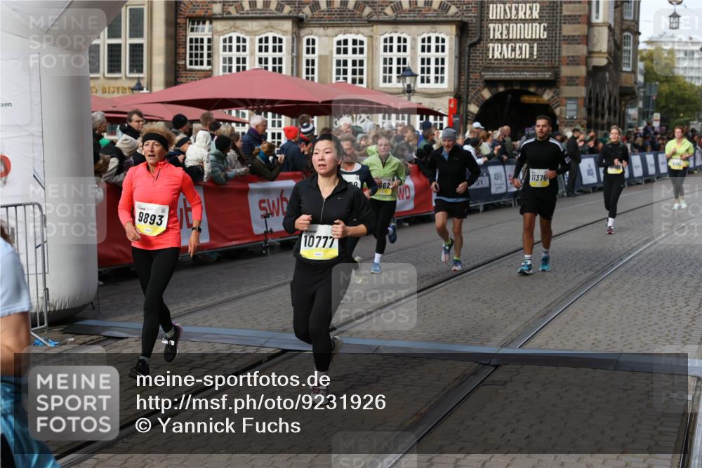 05.10.2025 - 20. swb-Marathon Bremen Yannick Fuchs http://msf.ph/oto/9231926 05.10.2025 11:03:09 Ziel 9229, 9644, 9661, 9662, 9893, 10777, 10876, 11312, 11376, 11735 meine-sportfotos.de