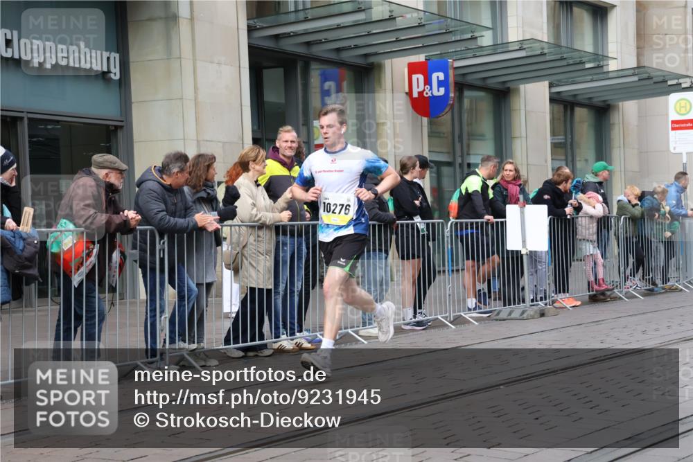 05.10.2025 - 20. swb-Marathon Bremen Strokosch-Dieckow http://msf.ph/oto/9231945 05.10.2025 10:39:48 Ziel 10276, 11567, 10276, 11567 meine-sportfotos.de