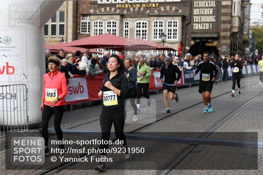 05.10.2025 - 20. swb-Marathon Bremen Yannick Fuchs http://msf.ph/oto/9231950 05.10.2025 11:03:09 Ziel 9229, 9644, 9661, 9662, 9893, 10777, 10876, 11312, 11376, 11735 meine-sportfotos.de