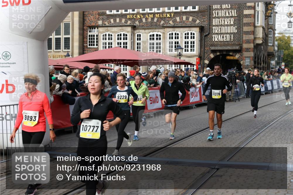 05.10.2025 - 20. swb-Marathon Bremen Yannick Fuchs http://msf.ph/oto/9231968 05.10.2025 11:03:10 Ziel 9229, 9661, 9662, 9893, 10185, 10777, 10876, 11376, 11735 meine-sportfotos.de