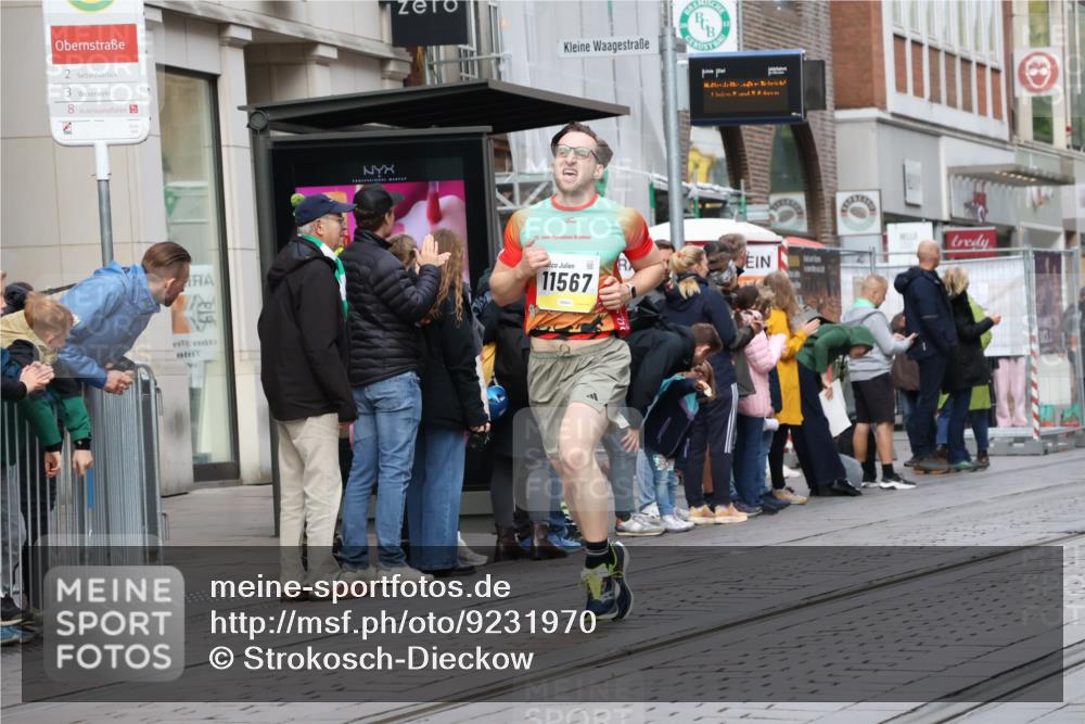 05.10.2025 - 20. swb-Marathon Bremen Strokosch-Dieckow http://msf.ph/oto/9231970 05.10.2025 10:39:58 Ziel 10070, 10565, 10658, 10686, 11567, 10070, 10565, 10658, 10686, 11567 meine-sportfotos.de