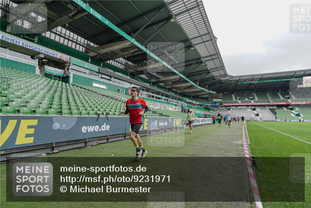 05.10.2025 - 20. swb-Marathon Bremen Michael Burmester http://msf.ph/oto/9231971 05.10.2025 12:52:17 Laufen im Stadion 615, 754, 793, 914, 1029, 1120, 1298, 1550, 1552, 1926, 2595, 3033, 3041, 3178, 3626, 4362, 4652, 4781, 4914, 5068, 5108, 5416, 5447, 5459, 5561, 5675, 5847, 6367, 6630, 6773, 7012, 7031, 7277, 7293, 7313, 7416, 7419, 7634, 7773, 8218, 8534, 8558, 8580, 8701, 8740, 8921, 9115, 10338, 750, 1064, 1314, 1577, 1701, 1748, 1911, 2279, 2283, 2350, 2447, 2526, 4260, 4687, 5910, 6210, 6775, 7713, 7723, 8066, 8682, 8740, 8780 meine-sportfotos.de