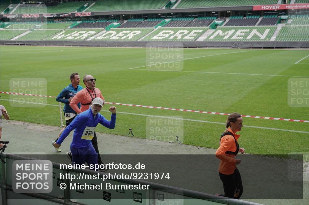 05.10.2025 - 20. swb-Marathon Bremen Michael Burmester http://msf.ph/oto/9231974 05.10.2025 10:30:37 Laufen im Stadion 7202, 7733, 9199, 9209, 9214, 9230, 9240, 9251, 9255, 9259, 9261, 9299, 9317, 9333, 9399, 9435, 9452, 9482, 9501, 9645, 9663, 9676, 9683, 9708, 9787, 9832, 9888, 9894, 9906, 9966, 9975, 9987, 10022, 10043, 10066, 10159, 10221, 10224, 10227, 10241, 10246, 10251, 10254, 10346, 10376, 10378, 10380, 10392, 10443, 10479, 10507, 10548, 10556, 10581, 10584, 10625, 10673, 10781, 10873, 11091, 11177, 11319, 9014, 9261, 9369, 9578, 9579, 9658, 9803, 10170, 10432, 10923, 10932 meine-sportfotos.de