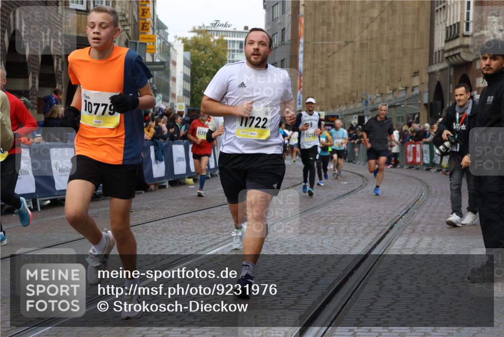 05.10.2025 - 20. swb-Marathon Bremen Strokosch-Dieckow http://msf.ph/oto/9231976 05.10.2025 10:53:01 Ziel 9187, 9650, 9918, 10064, 10128, 10539, 10779, 11259, 11300, 11398, 11411, 11450, 11722 meine-sportfotos.de