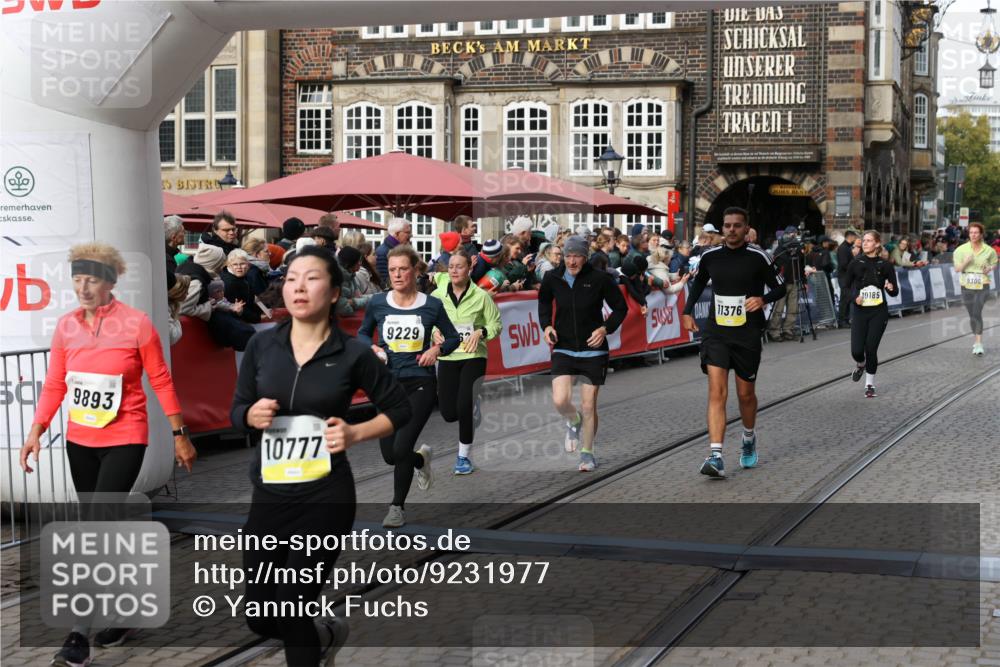 05.10.2025 - 20. swb-Marathon Bremen Yannick Fuchs http://msf.ph/oto/9231977 05.10.2025 11:03:10 Ziel 9229, 9661, 9662, 9893, 10185, 10777, 10876, 11376, 11735 meine-sportfotos.de