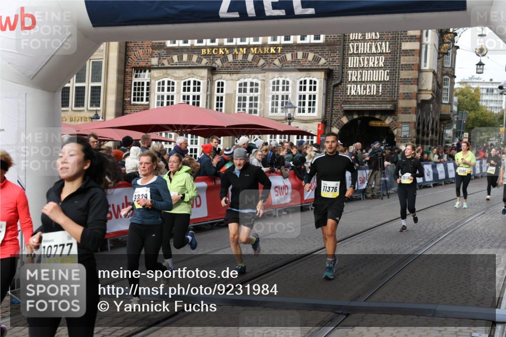 05.10.2025 - 20. swb-Marathon Bremen Yannick Fuchs http://msf.ph/oto/9231984 05.10.2025 11:03:10 Ziel 9229, 9661, 9662, 9893, 10185, 10777, 10876, 11376, 11735 meine-sportfotos.de
