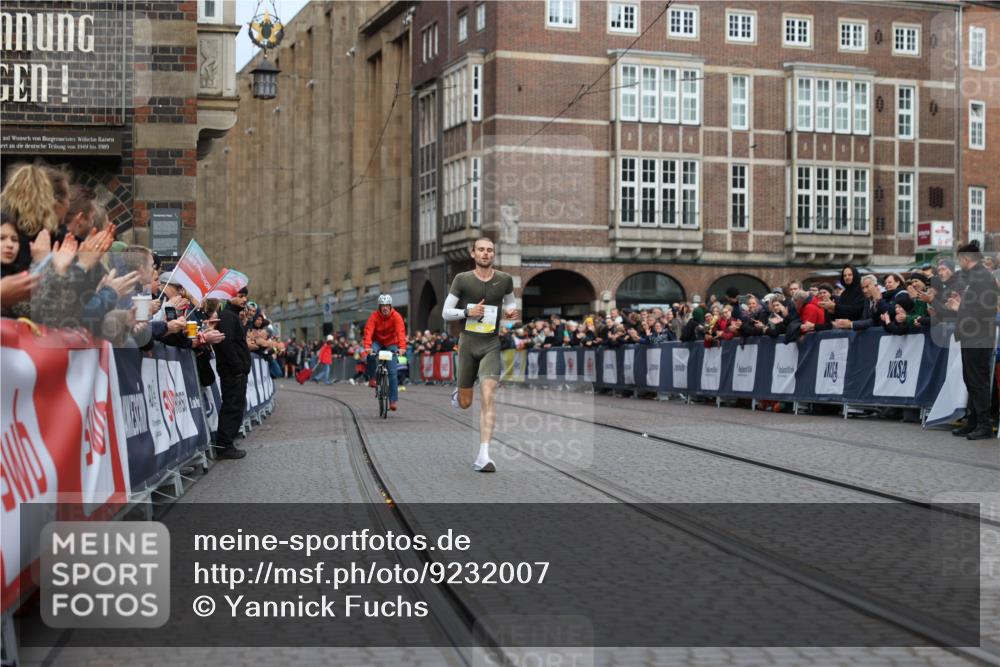 05.10.2025 - 20. swb-Marathon Bremen Yannick Fuchs http://msf.ph/oto/9232007 05.10.2025 10:28:33 Ziel 2, 33 meine-sportfotos.de