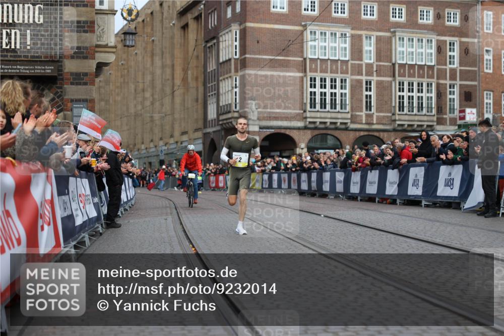 05.10.2025 - 20. swb-Marathon Bremen Yannick Fuchs http://msf.ph/oto/9232014 05.10.2025 10:28:33 Ziel 2, 33 meine-sportfotos.de