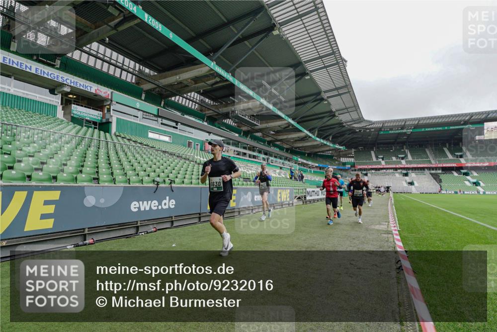 05.10.2025 - 20. swb-Marathon Bremen Michael Burmester http://msf.ph/oto/9232016 05.10.2025 12:52:27 Laufen im Stadion 550, 590, 615, 793, 1029, 1298, 1431, 1550, 1552, 2595, 3033, 3041, 3178, 3626, 4362, 4781, 4805, 4914, 4935, 5068, 5108, 5416, 5447, 5459, 5561, 5675, 6367, 6630, 6677, 7012, 7031, 7277, 7293, 7313, 7416, 7419, 7634, 7773, 7975, 8218, 8297, 8349, 8534, 8558, 8580, 8701, 8921, 9115, 10338, 754, 914, 1120, 1314, 1748, 1926, 2283, 2447, 4260, 4652, 4687, 4781, 5847, 5910, 6773, 7713, 8066, 8740, 8780 meine-sportfotos.de