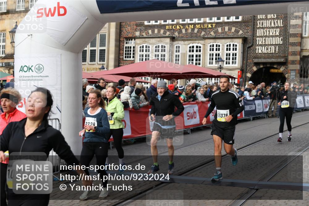 05.10.2025 - 20. swb-Marathon Bremen Yannick Fuchs http://msf.ph/oto/9232024 05.10.2025 11:03:11 Ziel 9229, 9593, 9661, 9662, 9893, 10185, 10777, 10876, 11376, 11735 meine-sportfotos.de
