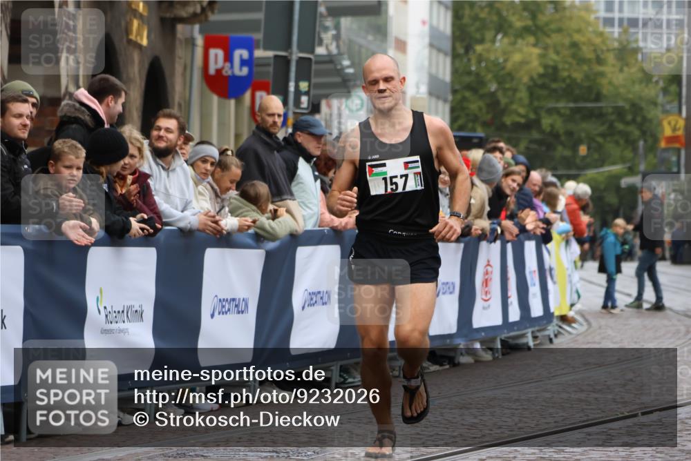 05.10.2025 - 20. swb-Marathon Bremen Strokosch-Dieckow http://msf.ph/oto/9232026 05.10.2025 12:31:13 Ziel 157 meine-sportfotos.de