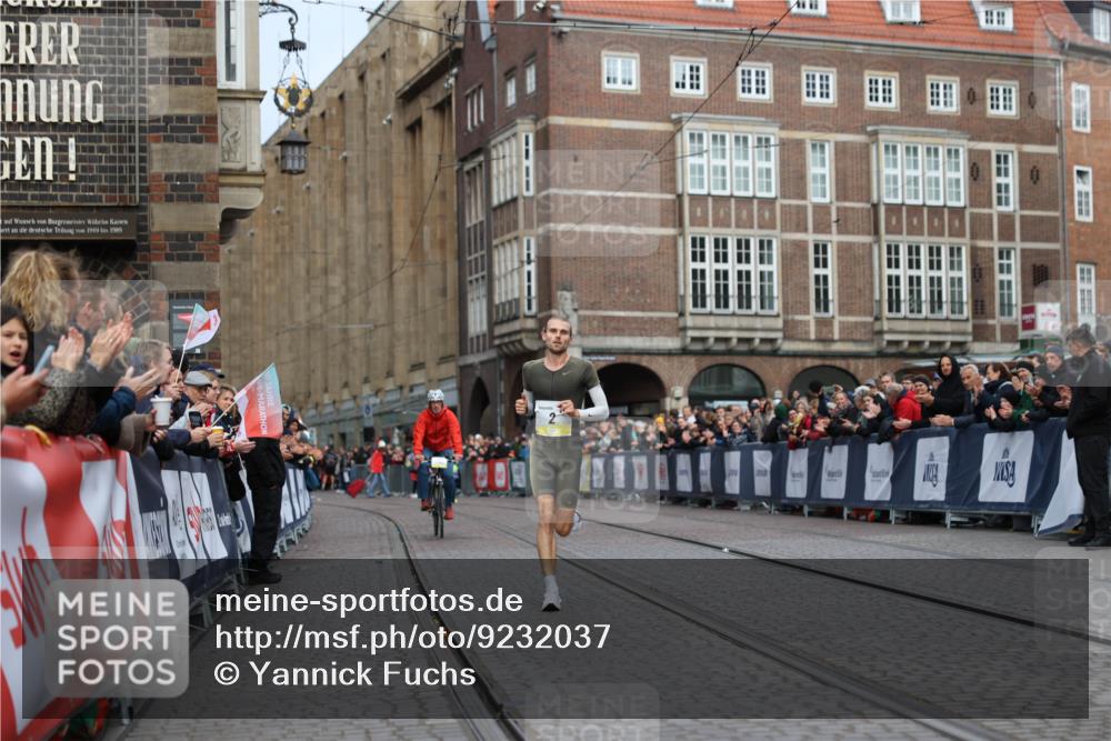 05.10.2025 - 20. swb-Marathon Bremen Yannick Fuchs http://msf.ph/oto/9232037 05.10.2025 10:28:33 Ziel 2, 33 meine-sportfotos.de