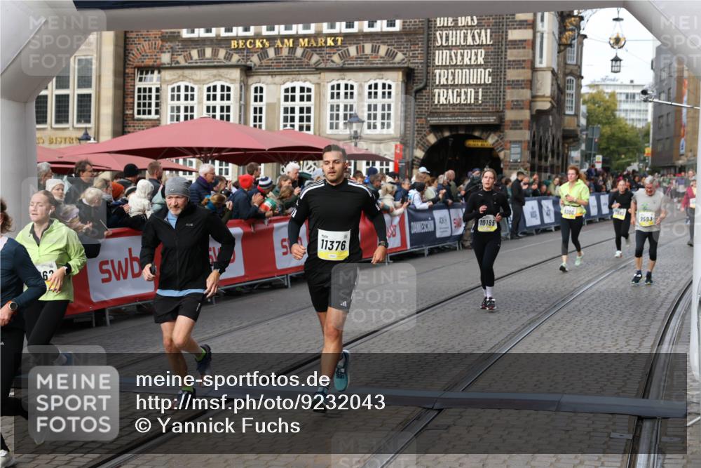 05.10.2025 - 20. swb-Marathon Bremen Yannick Fuchs http://msf.ph/oto/9232043 05.10.2025 11:03:11 Ziel 9229, 9593, 9661, 9662, 9893, 10185, 10777, 10876, 11376, 11735 meine-sportfotos.de