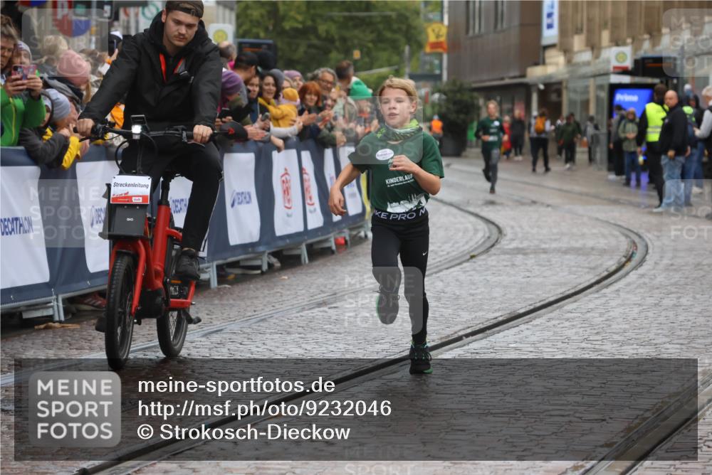05.10.2025 - 20. swb-Marathon Bremen Strokosch-Dieckow http://msf.ph/oto/9232046 05.10.2025 15:17:42 Ziel  meine-sportfotos.de