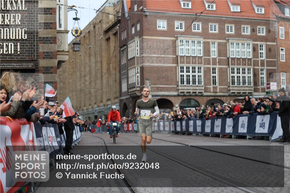05.10.2025 - 20. swb-Marathon Bremen Yannick Fuchs http://msf.ph/oto/9232048 05.10.2025 10:28:33 Ziel 2, 33 meine-sportfotos.de