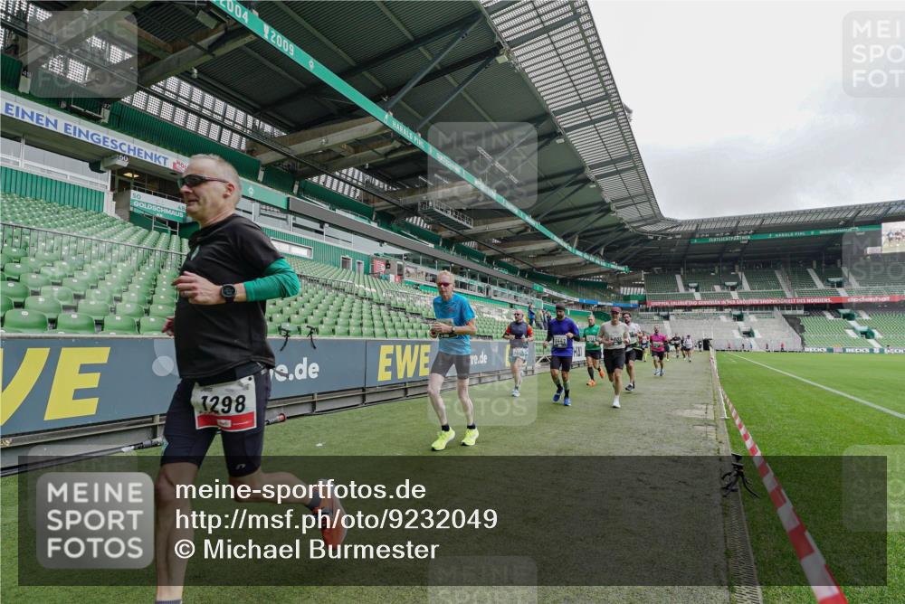 05.10.2025 - 20. swb-Marathon Bremen Michael Burmester http://msf.ph/oto/9232049 05.10.2025 12:52:30 Laufen im Stadion 550, 590, 615, 793, 1029, 1298, 1431, 1550, 1552, 1600, 2595, 3033, 3041, 3178, 3626, 4218, 4362, 4746, 4805, 4914, 4935, 5068, 5108, 5416, 5447, 5459, 5561, 5675, 6367, 6630, 6677, 7012, 7031, 7277, 7293, 7313, 7416, 7419, 7634, 7773, 7975, 8218, 8297, 8349, 8431, 8534, 8558, 8580, 8701, 8921, 9115, 10338, 754, 914, 1120, 1748, 1926, 2283, 2447, 4260, 4652, 4781, 5847, 5910, 6773, 7713, 8740 meine-sportfotos.de