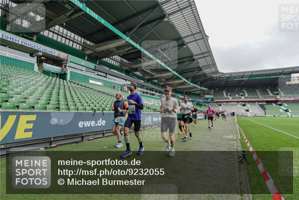 05.10.2025 - 20. swb-Marathon Bremen Michael Burmester http://msf.ph/oto/9232055 05.10.2025 12:52:32 Laufen im Stadion 550, 590, 615, 793, 1029, 1298, 1431, 1550, 1552, 1600, 2595, 3033, 3041, 3178, 3626, 4218, 4362, 4746, 4805, 4914, 4935, 5068, 5108, 5416, 5447, 5459, 5561, 5675, 6367, 6630, 6677, 7012, 7031, 7277, 7293, 7313, 7416, 7419, 7634, 7773, 7975, 8218, 8297, 8349, 8431, 8534, 8558, 8580, 8701, 8921, 9115, 10338, 754, 914, 1120, 1748, 1926, 2283, 2447, 4652, 4781, 5847, 5910, 6773, 7713, 8740 meine-sportfotos.de