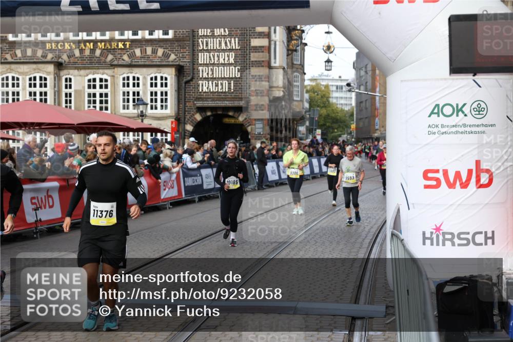 05.10.2025 - 20. swb-Marathon Bremen Yannick Fuchs http://msf.ph/oto/9232058 05.10.2025 11:03:11 Ziel 9229, 9593, 9661, 9662, 9893, 10185, 10777, 10876, 11376, 11735 meine-sportfotos.de