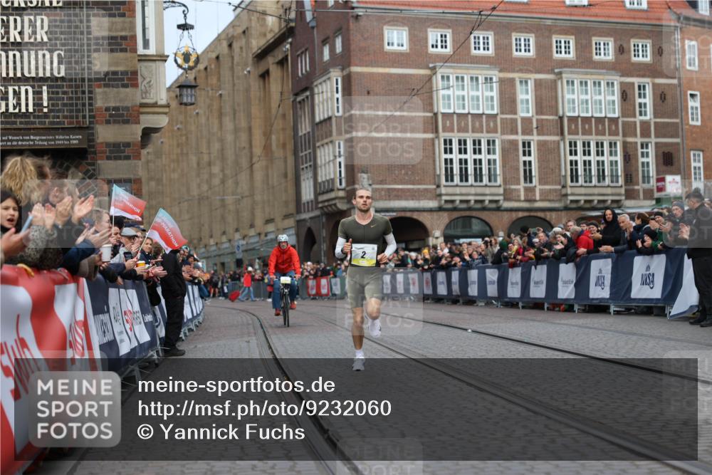 05.10.2025 - 20. swb-Marathon Bremen Yannick Fuchs http://msf.ph/oto/9232060 05.10.2025 10:28:33 Ziel 2, 33 meine-sportfotos.de