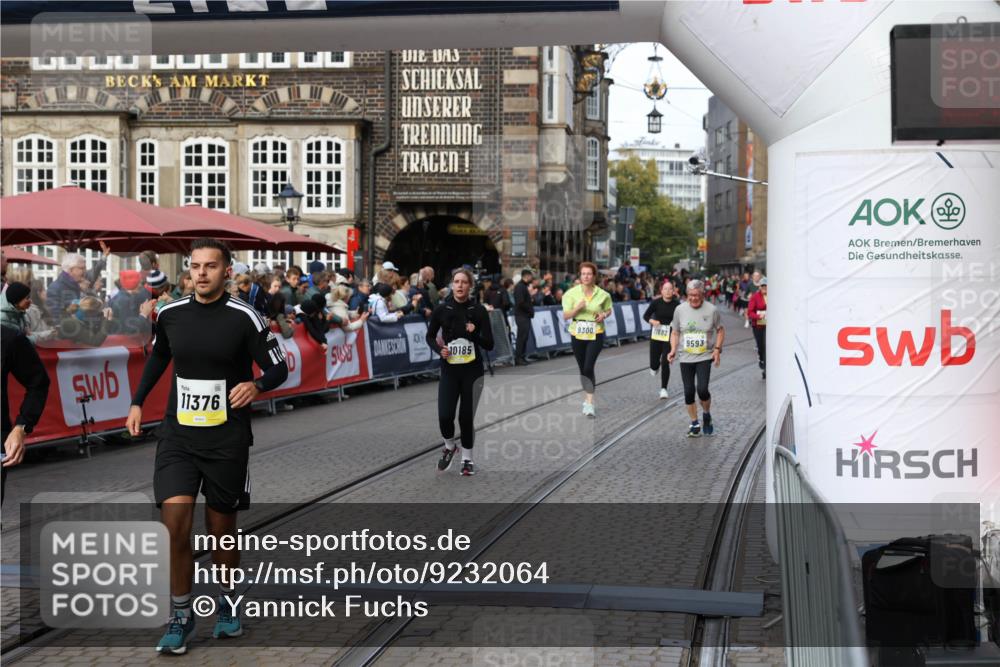 05.10.2025 - 20. swb-Marathon Bremen Yannick Fuchs http://msf.ph/oto/9232064 05.10.2025 11:03:11 Ziel 9229, 9593, 9661, 9662, 9893, 10185, 10777, 10876, 11376, 11735 meine-sportfotos.de