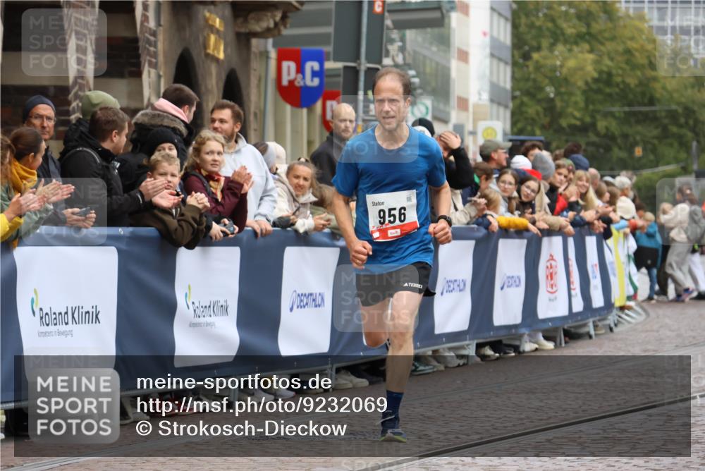 05.10.2025 - 20. swb-Marathon Bremen Strokosch-Dieckow http://msf.ph/oto/9232069 05.10.2025 12:31:42 Ziel 956, 1771 meine-sportfotos.de