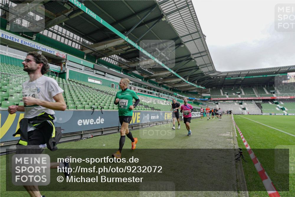 05.10.2025 - 20. swb-Marathon Bremen Michael Burmester http://msf.ph/oto/9232072 05.10.2025 12:52:33 Laufen im Stadion 550, 590, 615, 793, 1029, 1298, 1431, 1550, 1552, 1600, 2595, 3033, 3041, 3178, 3626, 4218, 4362, 4746, 4805, 4914, 4935, 5068, 5108, 5416, 5447, 5459, 5561, 5675, 5866, 6367, 6630, 6677, 7012, 7031, 7277, 7293, 7313, 7416, 7419, 7634, 7773, 7975, 8218, 8297, 8349, 8431, 8534, 8558, 8580, 8701, 8921, 9115, 10338, 754, 914, 1120, 1748, 1926, 2283, 2447, 4652, 4781, 5847, 5910, 6773, 8740 meine-sportfotos.de