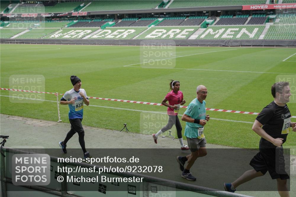 05.10.2025 - 20. swb-Marathon Bremen Michael Burmester http://msf.ph/oto/9232078 05.10.2025 10:30:40 Laufen im Stadion 7733, 9209, 9214, 9230, 9240, 9251, 9255, 9259, 9299, 9317, 9333, 9399, 9435, 9452, 9482, 9501, 9645, 9663, 9676, 9683, 9708, 9787, 9832, 9888, 9894, 9906, 9966, 9975, 9987, 10022, 10043, 10066, 10159, 10221, 10224, 10227, 10241, 10251, 10254, 10346, 10376, 10378, 10380, 10392, 10443, 10479, 10507, 10548, 10556, 10581, 10584, 10625, 10673, 10873, 11177, 11319, 7202, 9014, 9199, 9261, 9369, 9452, 9578, 9579, 9658, 9803, 10170, 10432, 10923, 10932 meine-sportfotos.de