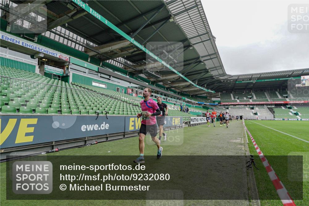 05.10.2025 - 20. swb-Marathon Bremen Michael Burmester http://msf.ph/oto/9232080 05.10.2025 12:52:34 Laufen im Stadion 550, 590, 615, 793, 1029, 1298, 1367, 1431, 1550, 1552, 1600, 2072, 2595, 3033, 3041, 3178, 3626, 4218, 4362, 4746, 4805, 4914, 4935, 5068, 5108, 5416, 5447, 5459, 5561, 5675, 5866, 6367, 6630, 6677, 7012, 7031, 7277, 7293, 7313, 7416, 7419, 7634, 7773, 7975, 8218, 8297, 8349, 8431, 8534, 8558, 8580, 8701, 8921, 9115, 10338, 754, 914, 1120, 1748, 1926, 2283, 2447, 4652, 4781, 5847, 6773, 8740 meine-sportfotos.de