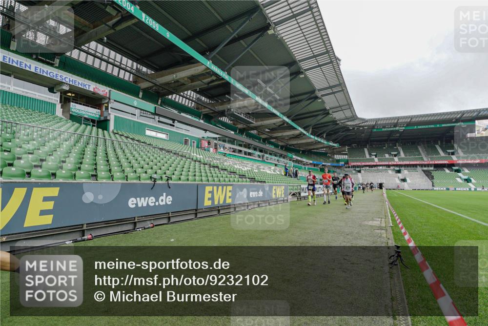 05.10.2025 - 20. swb-Marathon Bremen Michael Burmester http://msf.ph/oto/9232102 05.10.2025 12:52:36 Laufen im Stadion 550, 590, 615, 793, 1029, 1298, 1367, 1431, 1550, 1552, 1600, 2072, 2595, 3033, 3041, 3626, 4218, 4362, 4573, 4746, 4805, 4914, 4935, 5068, 5416, 5447, 5459, 5561, 5675, 5866, 6367, 6630, 6677, 7012, 7031, 7277, 7293, 7313, 7416, 7419, 7634, 7773, 7975, 8218, 8297, 8349, 8431, 8534, 8558, 8580, 8701, 8921, 9115, 10338, 754, 914, 1120, 1926, 3178, 4652, 4781, 5108, 5847, 6773, 7419, 8740 meine-sportfotos.de