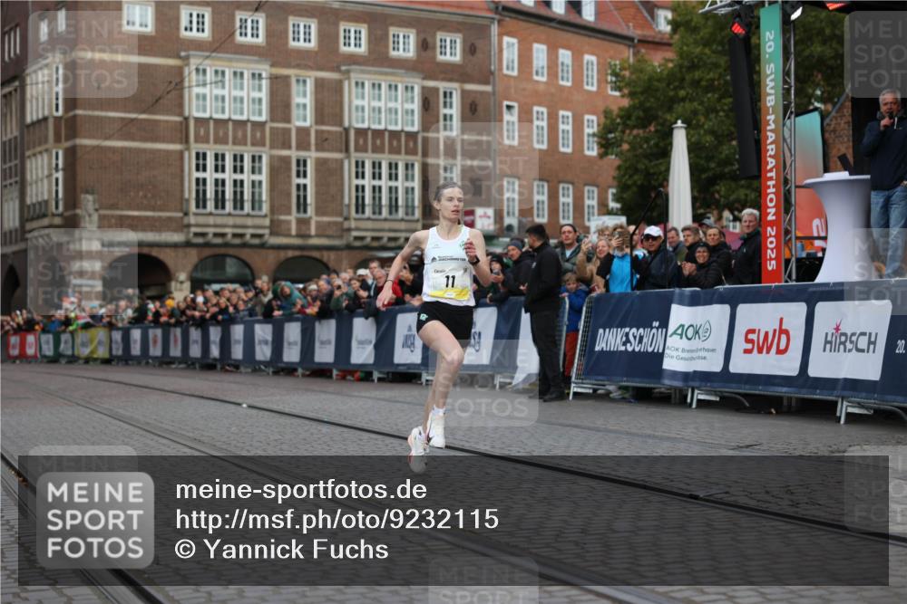05.10.2025 - 20. swb-Marathon Bremen Yannick Fuchs http://msf.ph/oto/9232115 05.10.2025 10:30:17 Ziel 11 meine-sportfotos.de