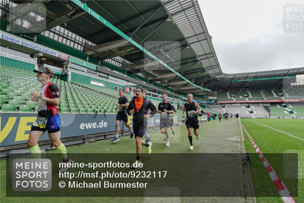 05.10.2025 - 20. swb-Marathon Bremen Michael Burmester http://msf.ph/oto/9232117 05.10.2025 12:52:41 Laufen im Stadion 550, 590, 615, 793, 832, 1298, 1367, 1431, 1550, 1552, 1600, 2072, 2075, 2595, 3033, 3041, 3626, 4132, 4218, 4362, 4573, 4746, 4805, 4914, 4935, 5169, 5447, 5459, 5561, 5675, 5866, 6367, 6630, 6677, 7012, 7031, 7277, 7293, 7416, 7634, 7773, 7975, 8218, 8297, 8349, 8431, 8558, 8580, 8701, 8921, 9115, 10338, 754, 914, 1029, 1926, 3178, 4652, 4781, 5068, 5108, 5416, 5847, 6773, 7031, 7313, 7419, 8534 meine-sportfotos.de