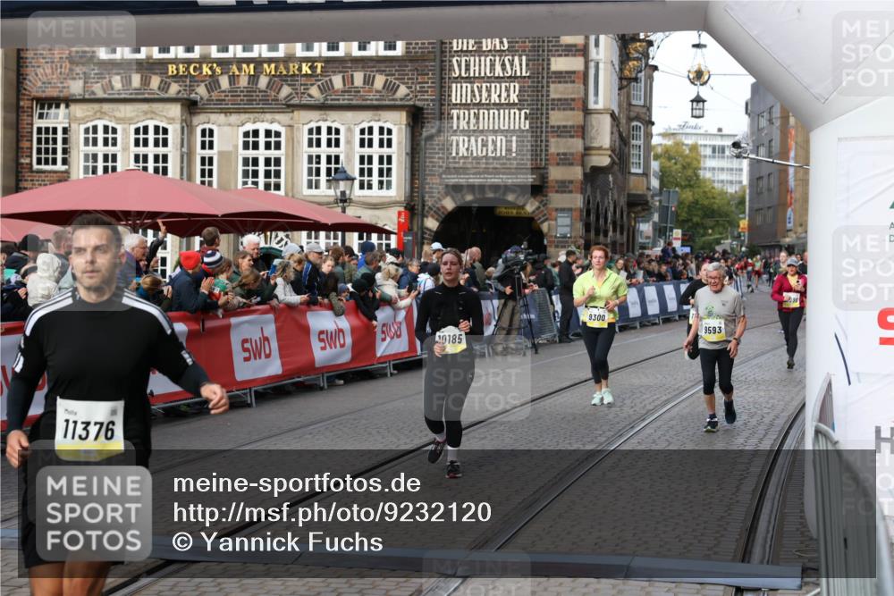 05.10.2025 - 20. swb-Marathon Bremen Yannick Fuchs http://msf.ph/oto/9232120 05.10.2025 11:03:12 Ziel 9229, 9300, 9593, 9661, 9662, 9893, 10185, 10777, 10876, 11376, 11682 meine-sportfotos.de