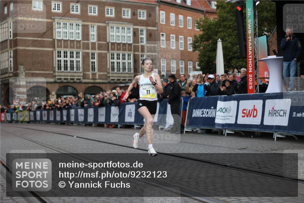 05.10.2025 - 20. swb-Marathon Bremen Yannick Fuchs http://msf.ph/oto/9232123 05.10.2025 10:30:17 Ziel 11 meine-sportfotos.de