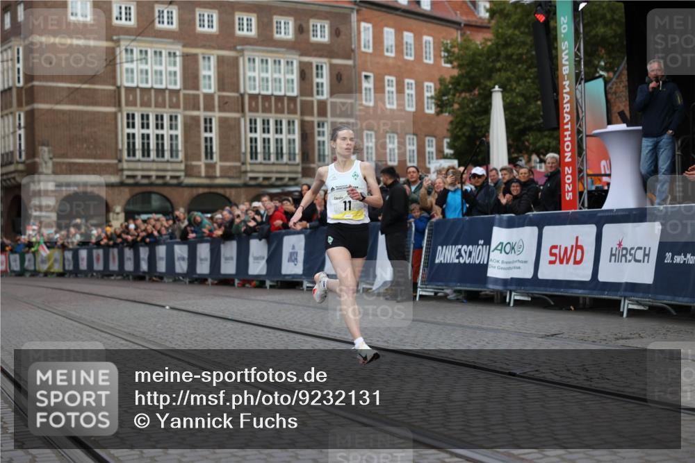 05.10.2025 - 20. swb-Marathon Bremen Yannick Fuchs http://msf.ph/oto/9232131 05.10.2025 10:30:17 Ziel 11 meine-sportfotos.de
