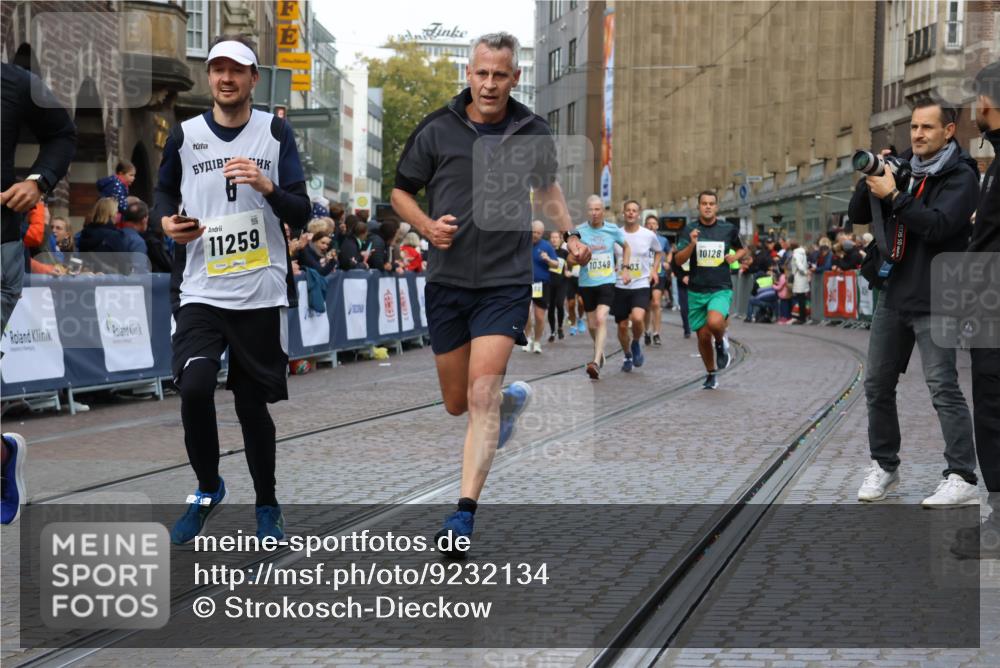 05.10.2025 - 20. swb-Marathon Bremen Strokosch-Dieckow http://msf.ph/oto/9232134 05.10.2025 10:53:05 Ziel 9449, 9650, 9703, 9834, 10128, 10242, 10349, 10460, 10466, 10539, 11259, 11300, 11398, 11411, 11450 meine-sportfotos.de