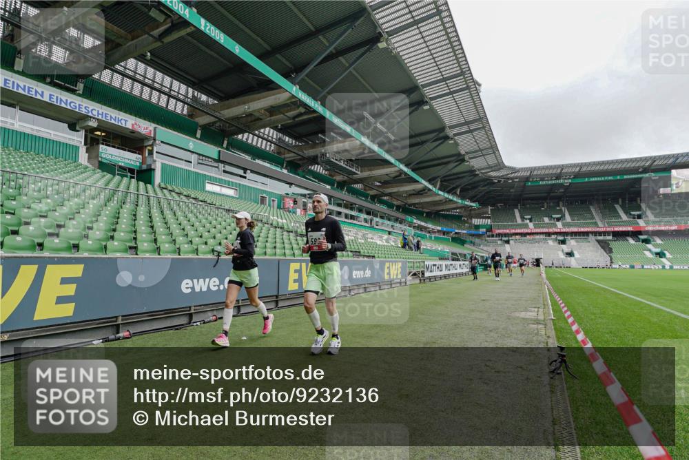 05.10.2025 - 20. swb-Marathon Bremen Michael Burmester http://msf.ph/oto/9232136 05.10.2025 12:52:44 Laufen im Stadion 550, 590, 615, 793, 832, 1298, 1367, 1431, 1550, 1552, 1600, 2072, 2075, 2595, 3033, 3041, 3626, 4132, 4218, 4362, 4573, 4746, 4805, 4914, 4935, 5169, 5447, 5459, 5561, 5675, 5866, 6367, 6630, 6677, 7012, 7277, 7293, 7416, 7634, 7773, 7975, 8218, 8297, 8349, 8431, 8462, 8558, 8580, 8701, 8921, 9115, 10338, 1029, 1926, 3178, 4781, 5068, 5108, 5416, 5847, 6773, 7031, 7313, 7419, 8534 meine-sportfotos.de