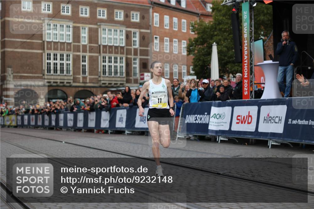 05.10.2025 - 20. swb-Marathon Bremen Yannick Fuchs http://msf.ph/oto/9232148 05.10.2025 10:30:17 Ziel 11 meine-sportfotos.de