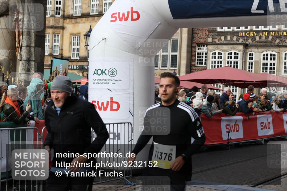 05.10.2025 - 20. swb-Marathon Bremen Yannick Fuchs http://msf.ph/oto/9232152 05.10.2025 11:03:12 Ziel 9229, 9300, 9593, 9661, 9662, 9893, 10185, 10777, 10876, 11376, 11682 meine-sportfotos.de