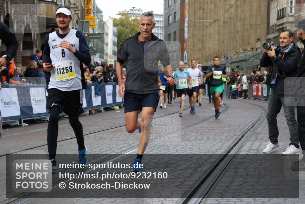 05.10.2025 - 20. swb-Marathon Bremen Strokosch-Dieckow http://msf.ph/oto/9232160 05.10.2025 10:53:05 Ziel 9449, 9650, 9703, 9834, 10128, 10242, 10349, 10460, 10466, 10539, 11259, 11300, 11398, 11411, 11450 meine-sportfotos.de