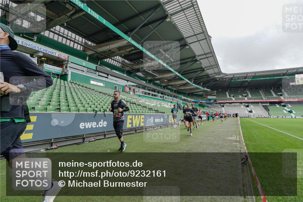 05.10.2025 - 20. swb-Marathon Bremen Michael Burmester http://msf.ph/oto/9232161 05.10.2025 12:52:51 Laufen im Stadion 248, 550, 590, 615, 793, 832, 1298, 1367, 1431, 1552, 1600, 1667, 2072, 2075, 2595, 3033, 3041, 3626, 4132, 4218, 4362, 4573, 4729, 4746, 4805, 4914, 4935, 5169, 5447, 5459, 5561, 5579, 5675, 5866, 6492, 6630, 6677, 7012, 7277, 7416, 7634, 7773, 7975, 8218, 8297, 8349, 8431, 8462, 8580, 8701, 8921, 9115, 10338, 1029, 1550, 3178, 5068, 5108, 5416, 6367, 7031, 7293, 7313, 7419, 8534, 8558 meine-sportfotos.de