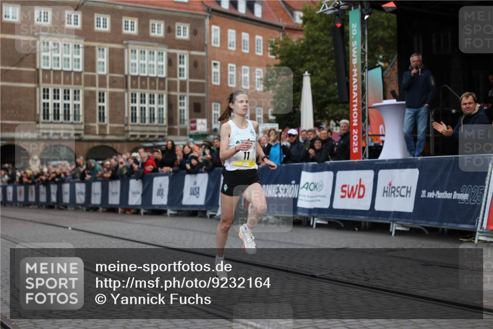05.10.2025 - 20. swb-Marathon Bremen Yannick Fuchs http://msf.ph/oto/9232164 05.10.2025 10:30:17 Ziel 11 meine-sportfotos.de