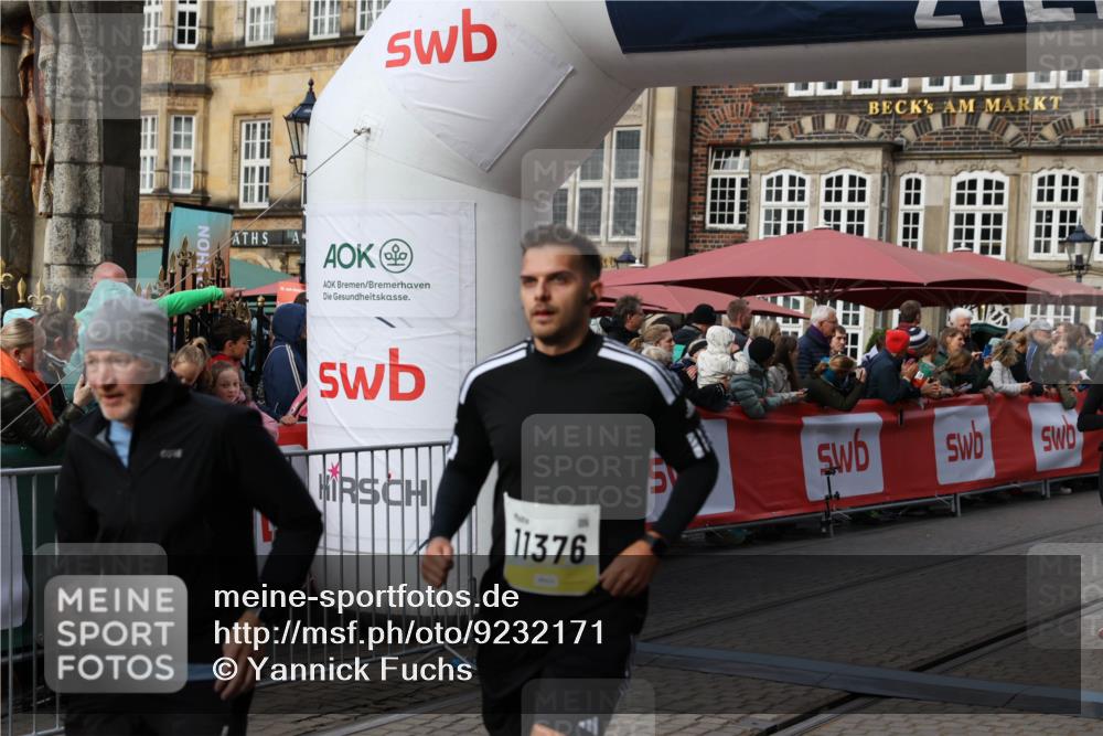 05.10.2025 - 20. swb-Marathon Bremen Yannick Fuchs http://msf.ph/oto/9232171 05.10.2025 11:03:12 Ziel 9229, 9300, 9593, 9661, 9662, 9893, 10185, 10777, 10876, 11376, 11682 meine-sportfotos.de