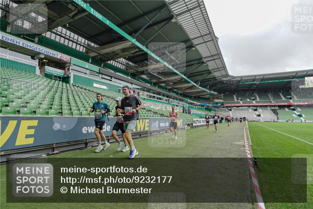 05.10.2025 - 20. swb-Marathon Bremen Michael Burmester http://msf.ph/oto/9232177 05.10.2025 12:52:54 Laufen im Stadion 248, 550, 590, 615, 793, 832, 1298, 1367, 1431, 1552, 1600, 1667, 2072, 2075, 2595, 3033, 4132, 4218, 4362, 4573, 4729, 4746, 4805, 4914, 4935, 5169, 5447, 5459, 5561, 5579, 5675, 5866, 6492, 6630, 6677, 7277, 7416, 7634, 7773, 7975, 8218, 8238, 8297, 8349, 8431, 8462, 8580, 8701, 8921, 9115, 10338, 1029, 1550, 3041, 3178, 3626, 5068, 5108, 5416, 6367, 7012, 7031, 7293, 7313, 7419, 8218, 8534, 8558 meine-sportfotos.de