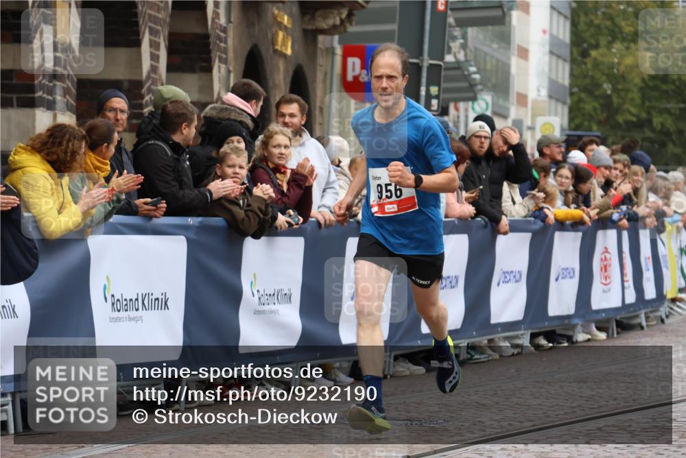 05.10.2025 - 20. swb-Marathon Bremen Strokosch-Dieckow http://msf.ph/oto/9232190 05.10.2025 12:31:42 Ziel 956, 1771 meine-sportfotos.de
